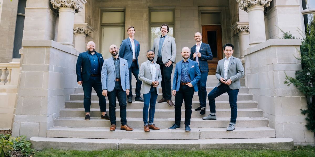 Cantus - Group photo on steps.